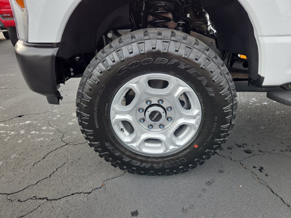 New 2027 Ford F250 XL w/ XL Off-Road 35" Tire Pakckage AWD/4WD image 15