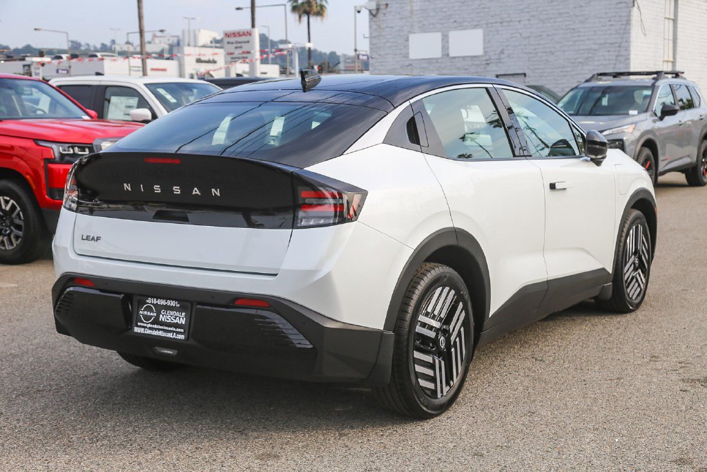 New 2026 Nissan Leaf SV+ w/ Illuminated Package FWD image 8