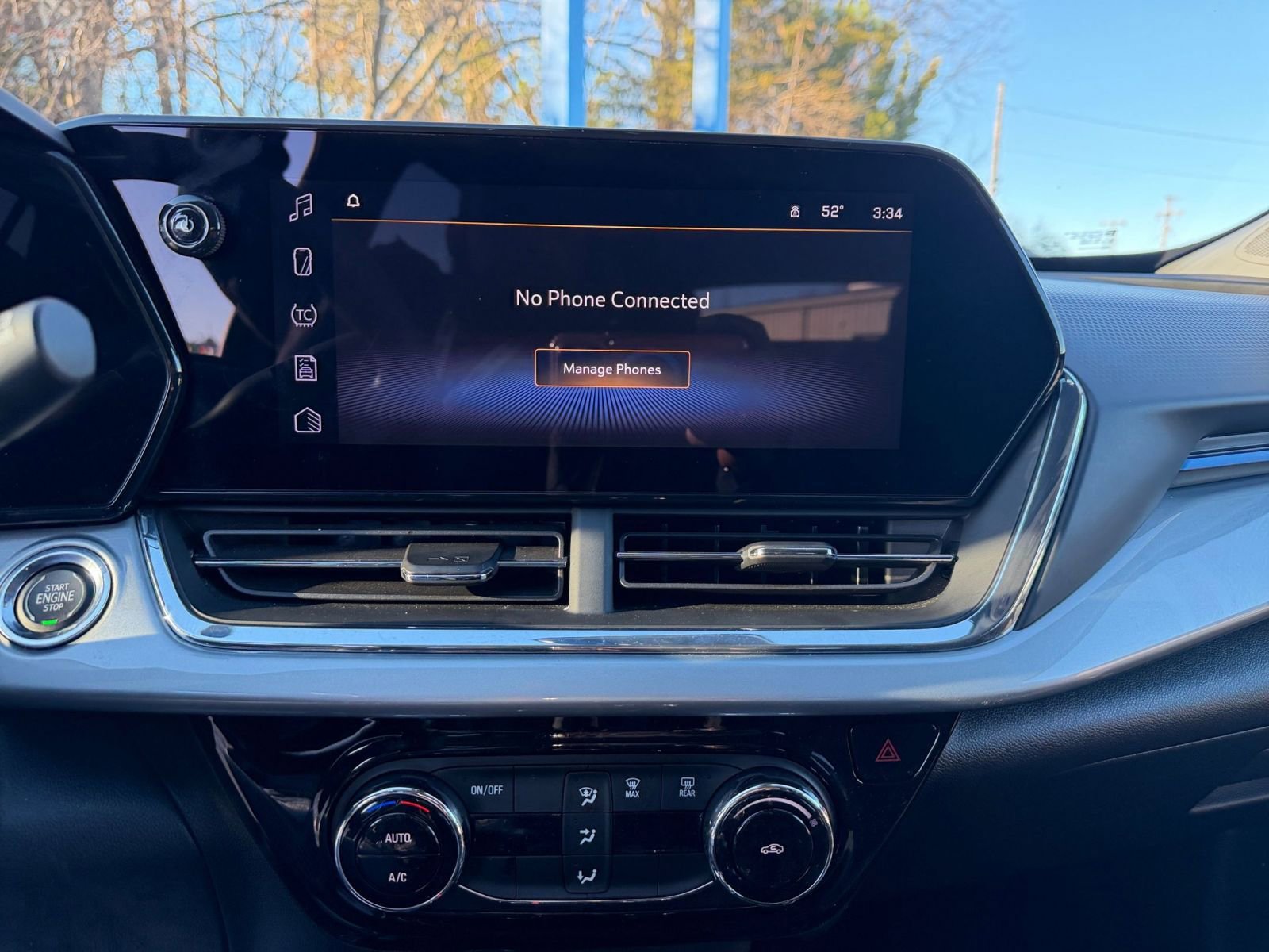 Used 2025 Chevrolet Trax LT image 18