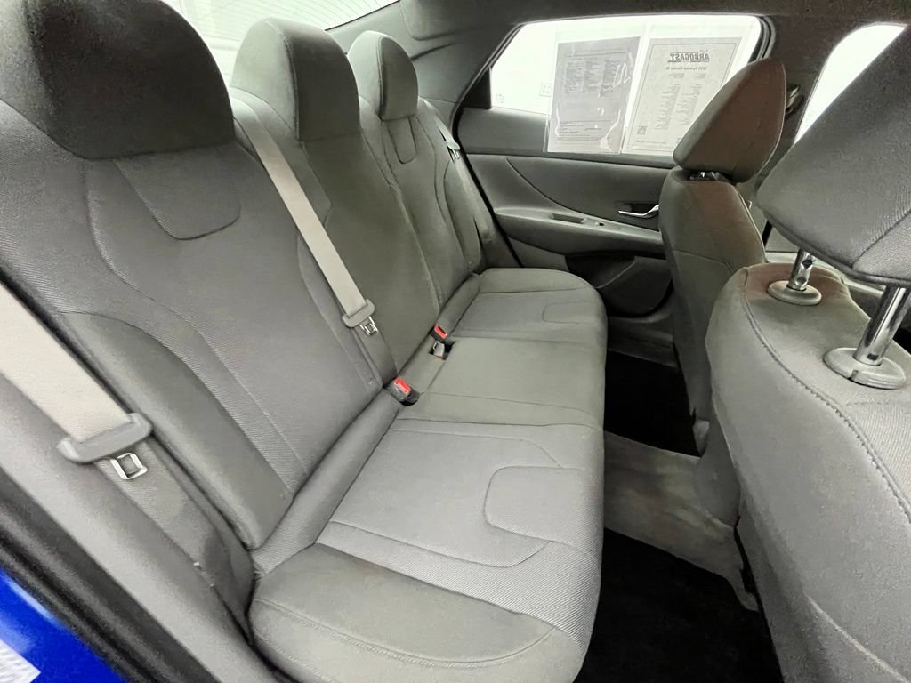 Used 2023 Hyundai Elantra SE FWD image 35