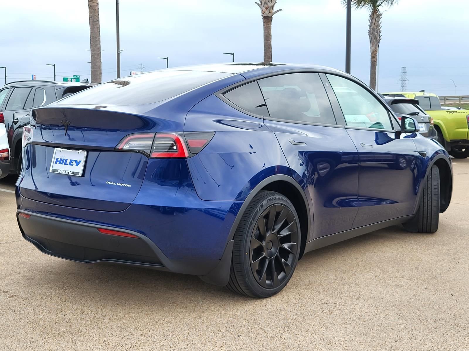 Used 2021 Tesla Model Y Long Range image 4