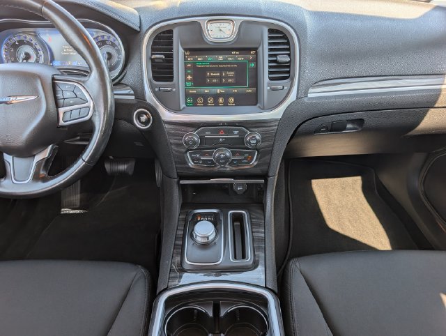Used 2021 Chrysler 300 Touring w/ Driver Convenience Group RWD image 9