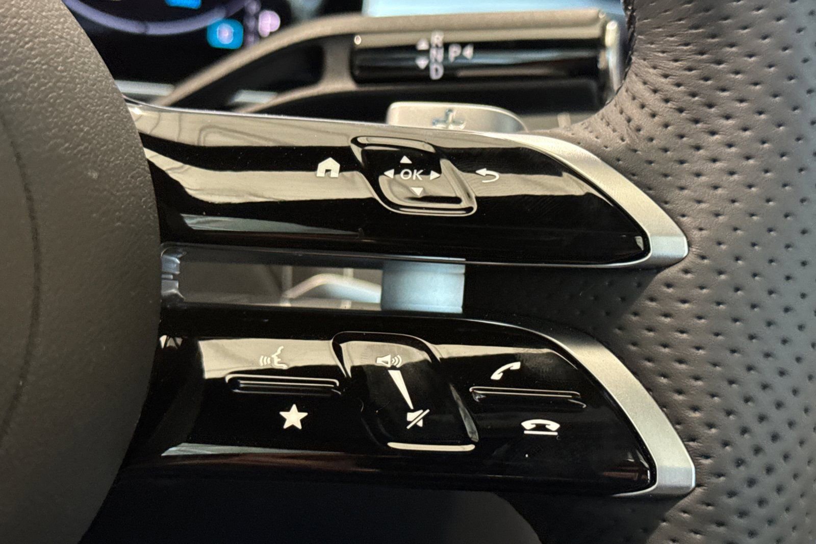 New 2025 Mercedes-Benz C 300 4MATIC Sedan image 30