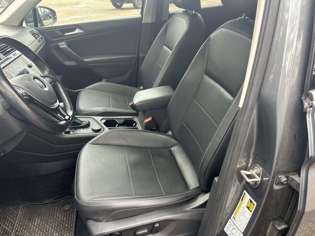 Used 2019 Volkswagen Tiguan SE w/ Panoramic Sunroof Package image 18