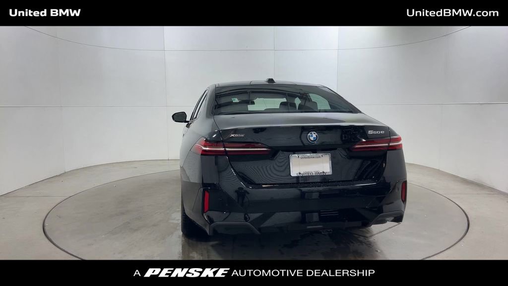 New 2026 BMW 550e xDrive w/ Premium Package image 7