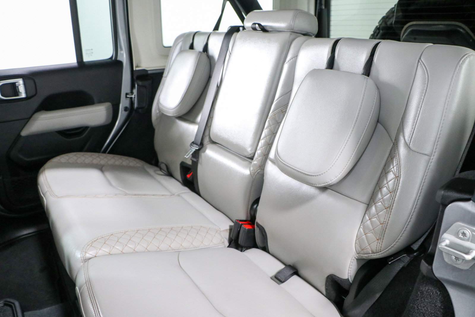 Used 2021 Jeep Wrangler Unlimited Sahara image 26