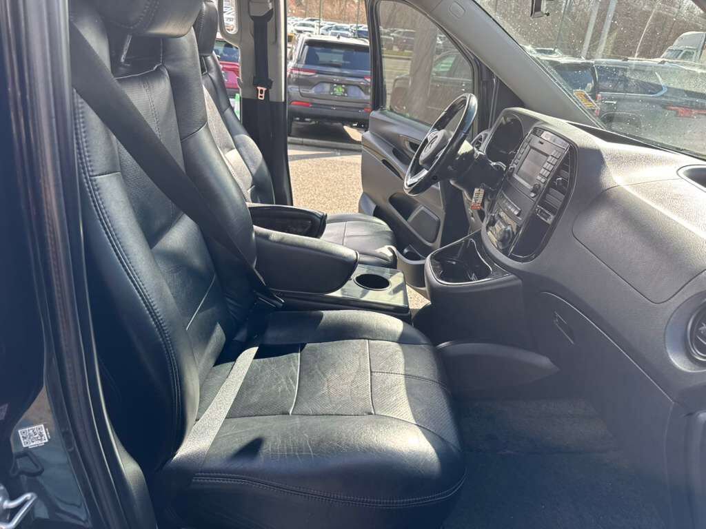 Used 2016 Mercedes-Benz Metris Passenger image 30