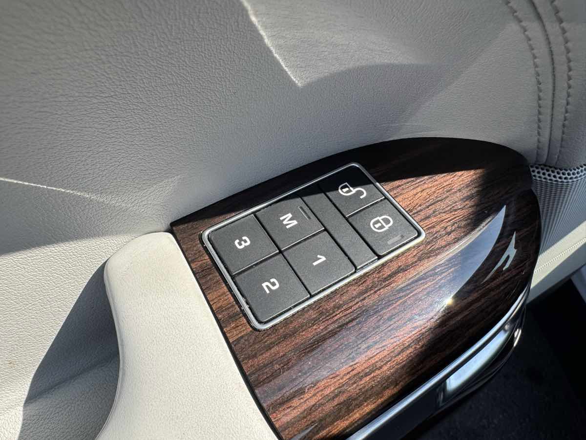 Used 2017 Land Rover Range Rover Supercharged image 28