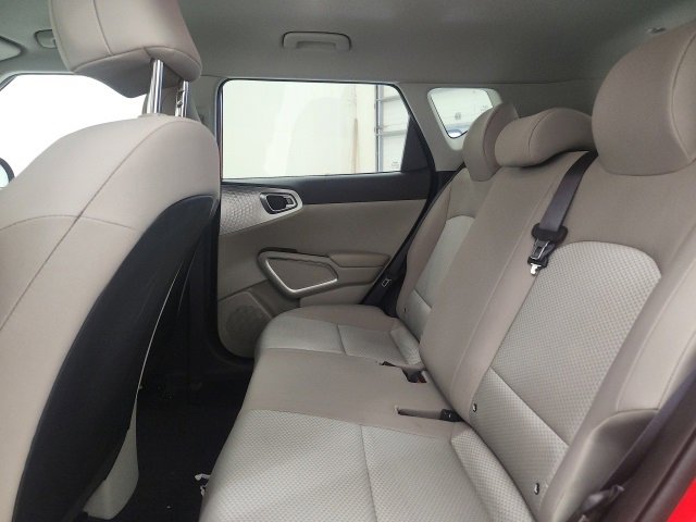 Used 2022 Kia Soul LX image 10