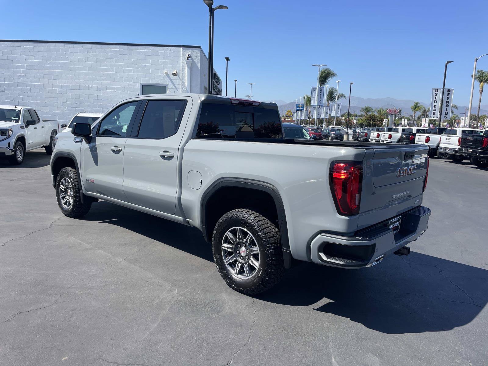 Used 2025 GMC Sierra 1500 AT4 w/ AT4 Premium Package AWD/4WD image 6