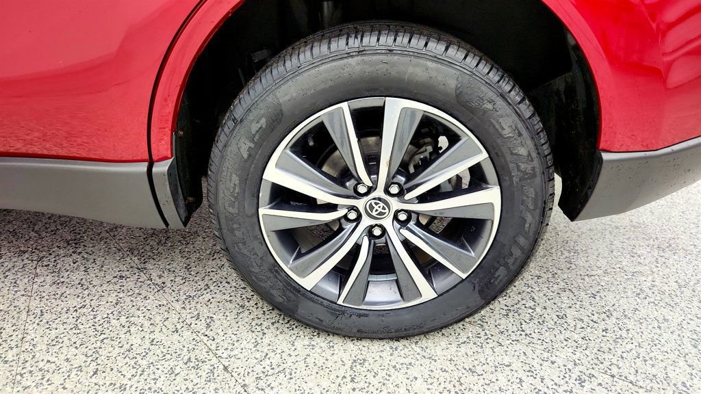 Used 2021 Toyota Venza LE image 9