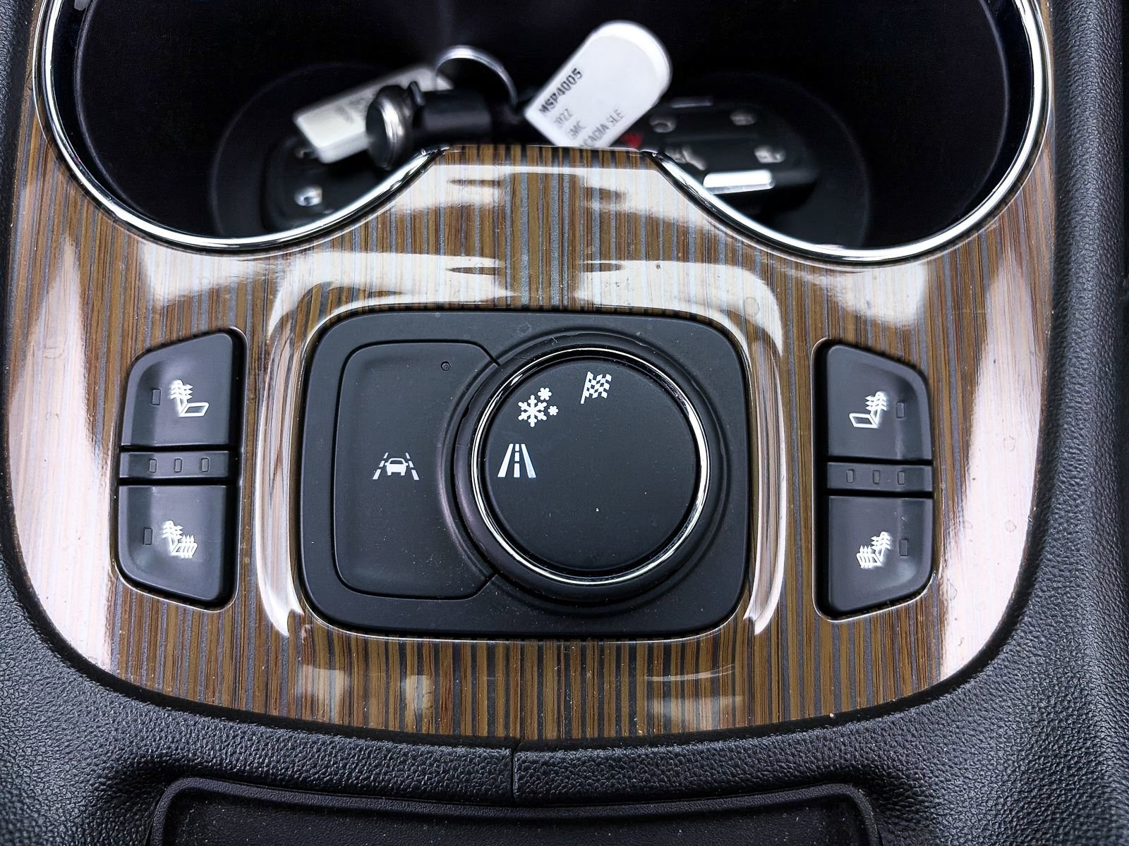 Used 2022 GMC Acadia SLE w/ Driver Convenience Package FWD image 8