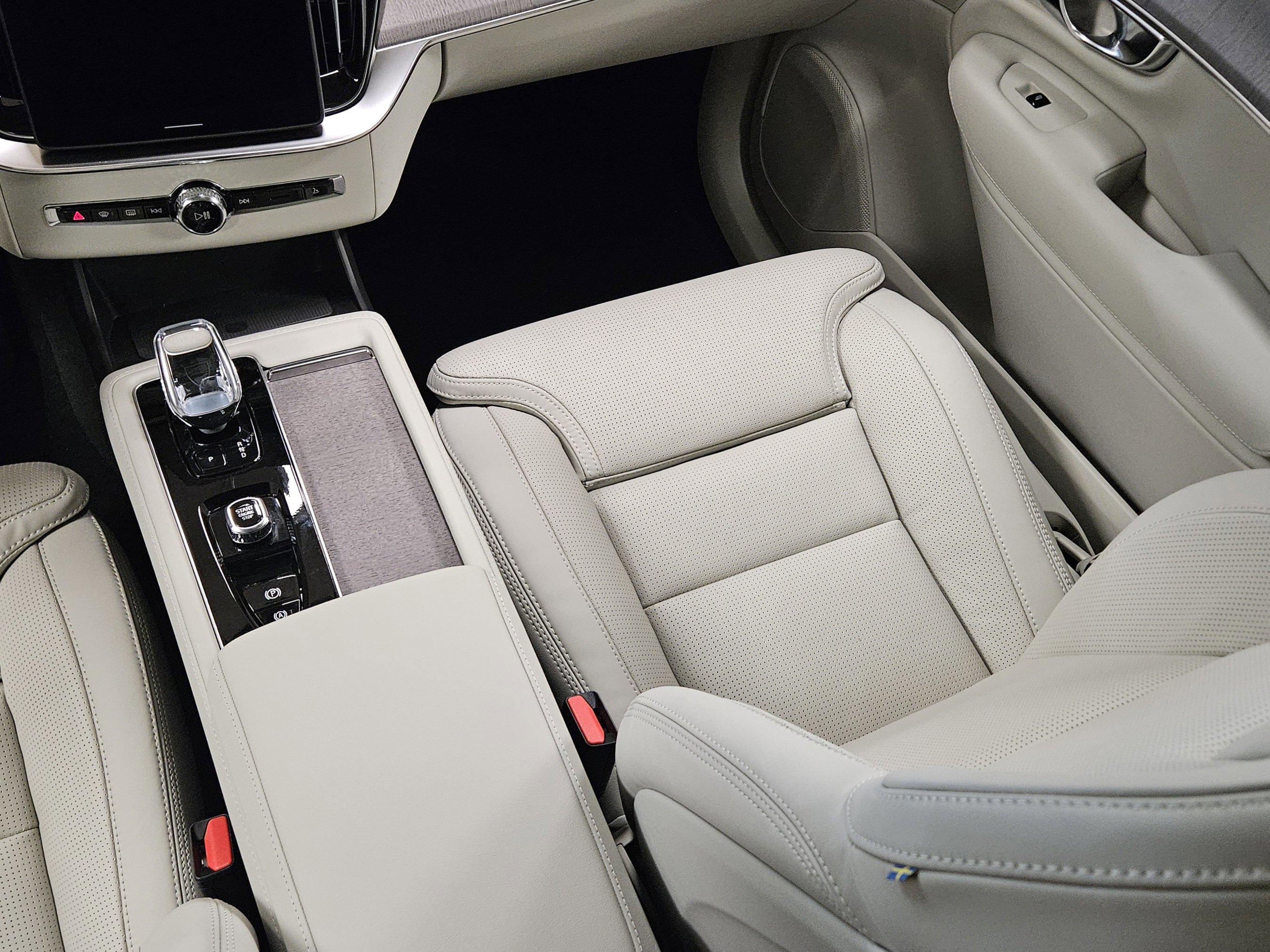 New 2026 Volvo XC90 T8 Ultra w/ Protection Package Premier image 17