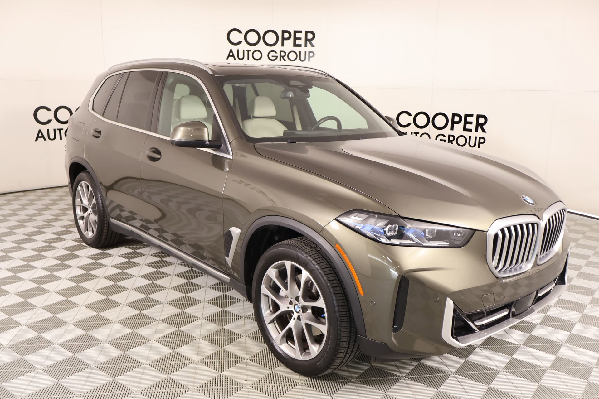 Certified 2024 BMW X5 xDrive40i w/ Executive Package AWD/4WD image 1