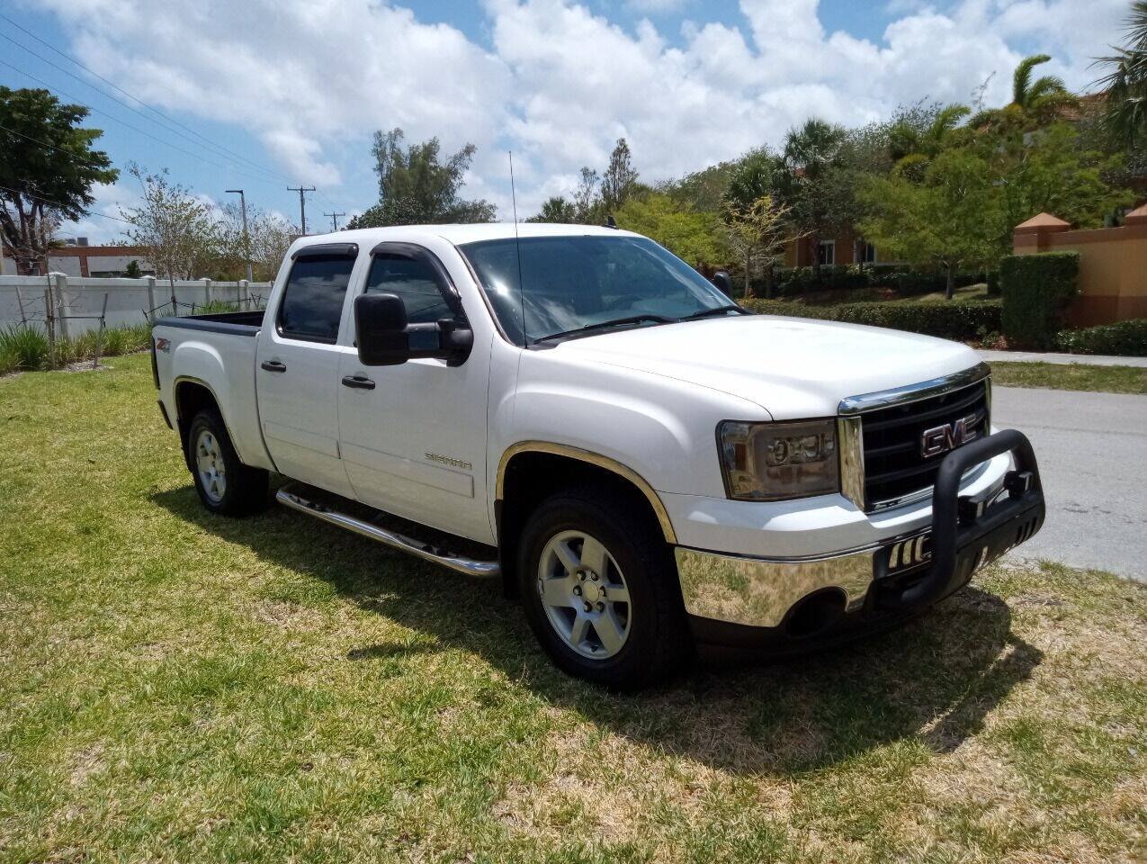 Used 2010 GMC Sierra 1500 SLE w/ Power Pack Plus AWD/4WD image 1