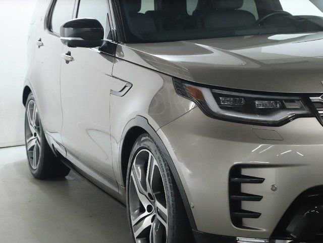 Certified 2023 Land Rover Discovery Metropolitan Edition AWD/4WD image 12