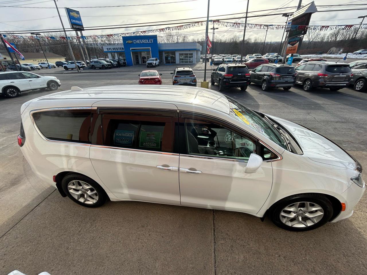 Used 2019 Chrysler Pacifica Touring Plus w/ Tire & Wheel Group image 7