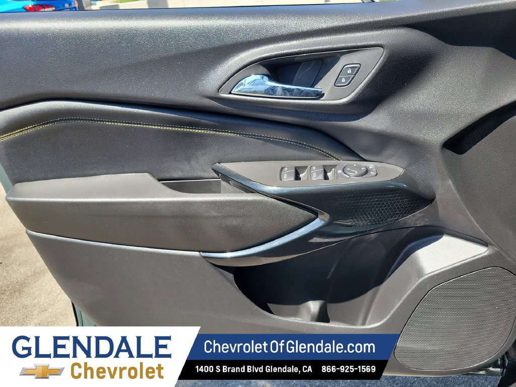 Used 2025 Chevrolet Trax LT FWD image 35