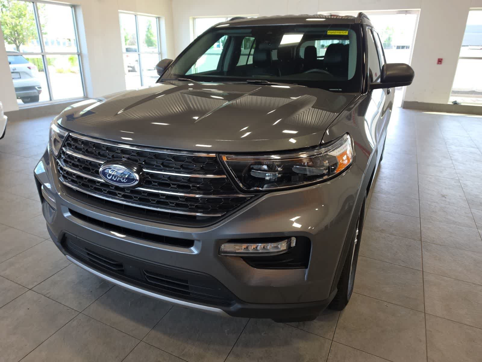 Used 2024 Ford Explorer XLT w/ Equipment Group 202A AWD/4WD image 2