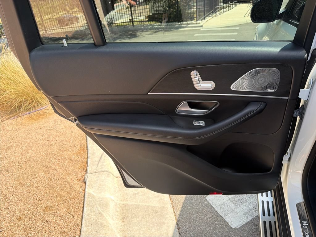 Used 2023 Mercedes-Benz GLS 450 4MATIC image 37