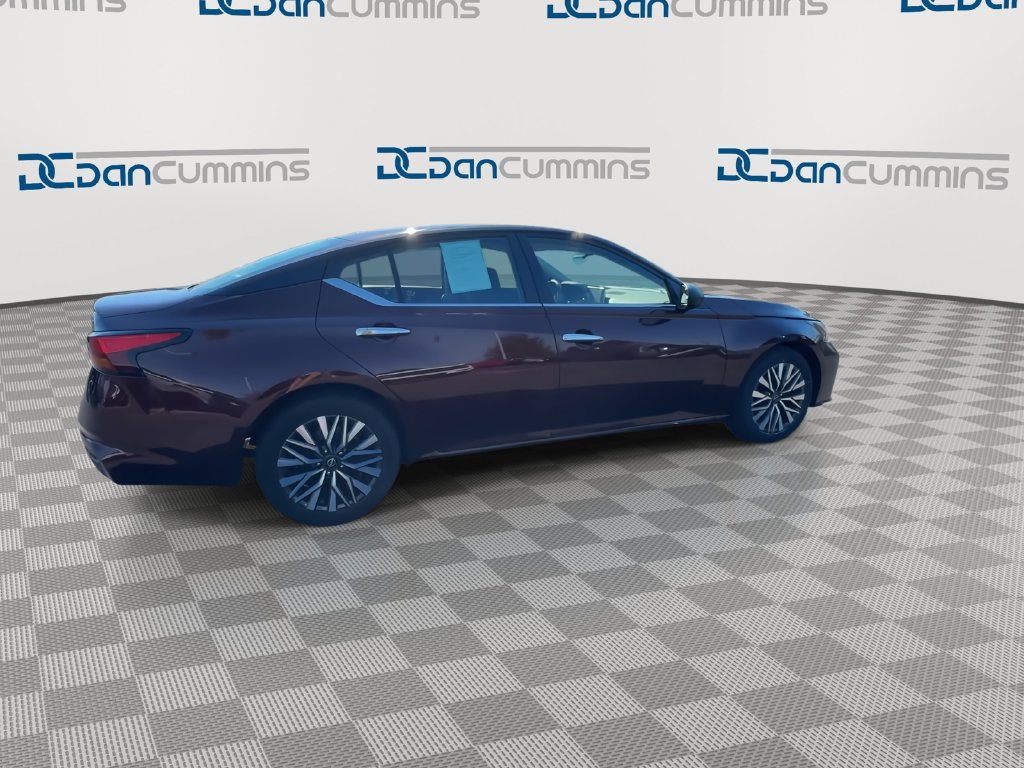 Used 2024 Nissan Altima 2.5 SV FWD image 9