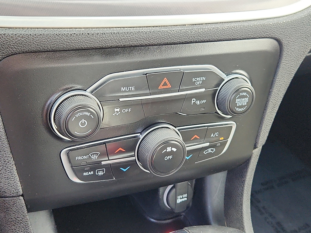 Used 2019 Dodge Charger SXT w/ Leather Interior Group RWD image 28