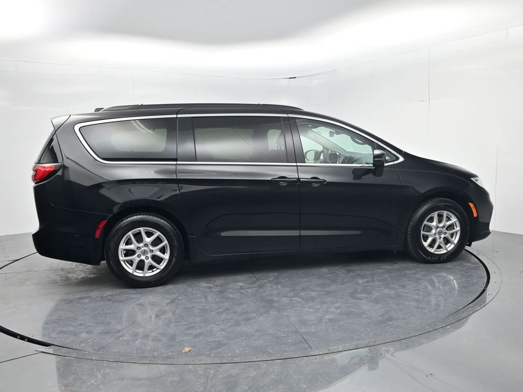 Used 2022 Chrysler Pacifica Touring-L image 8