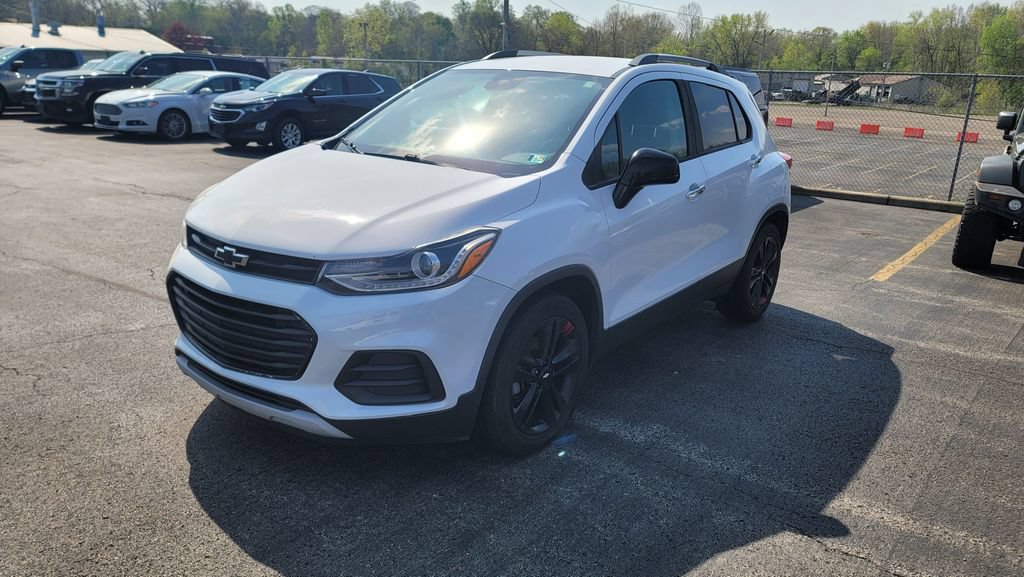 Used 2019 Chevrolet Trax LT w/ Redline Edition FWD image 3