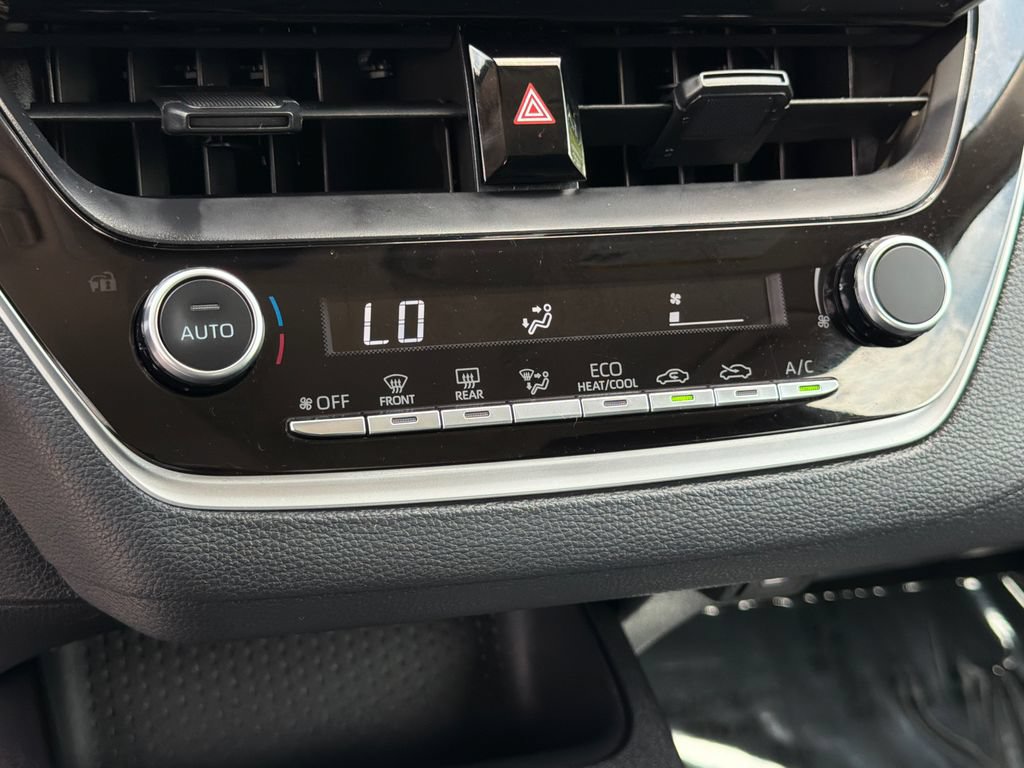 Used 2025 Toyota Corolla LE FWD image 29