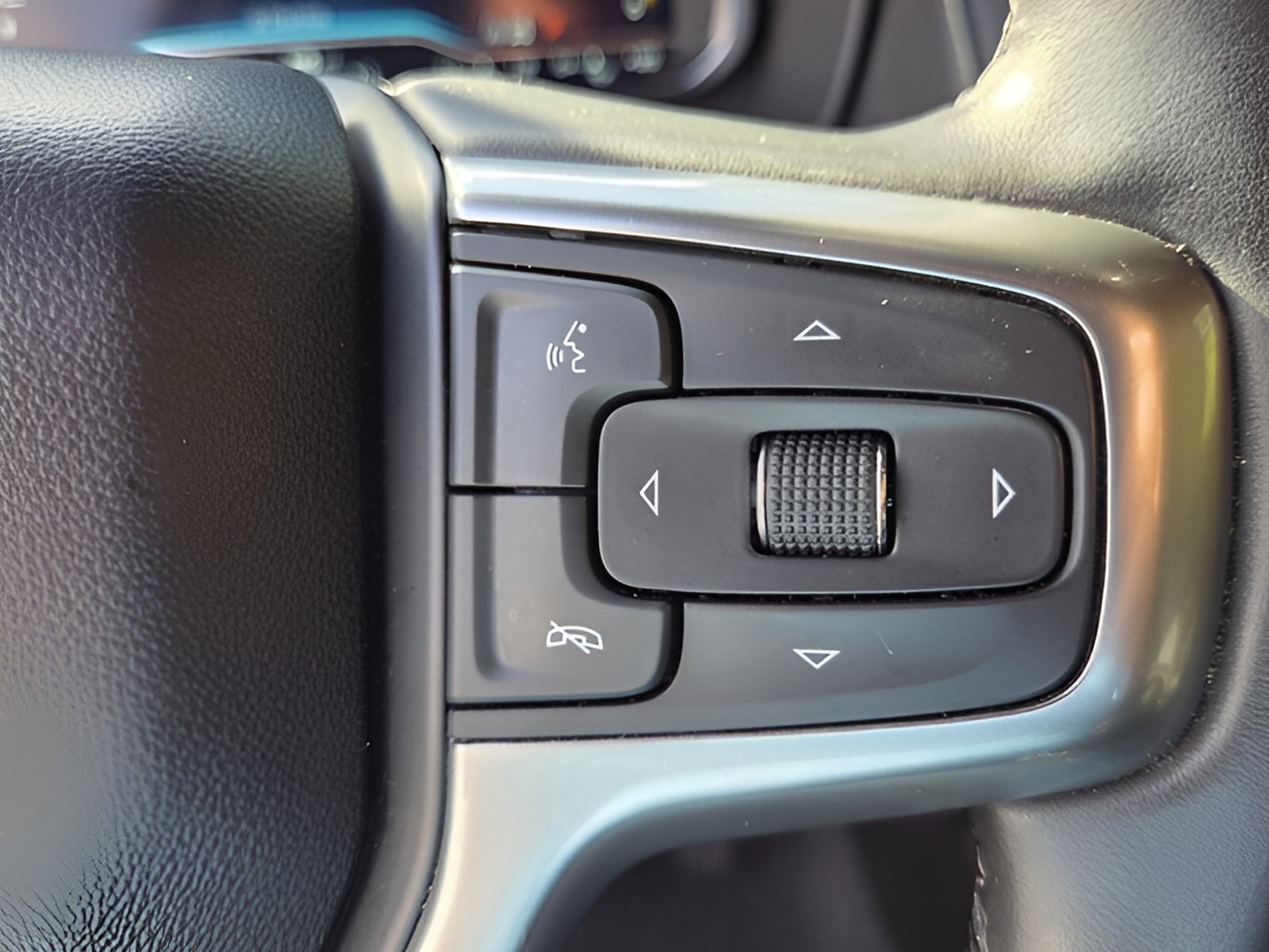 Used 2024 Chevrolet Suburban Premier AWD/4WD image 25