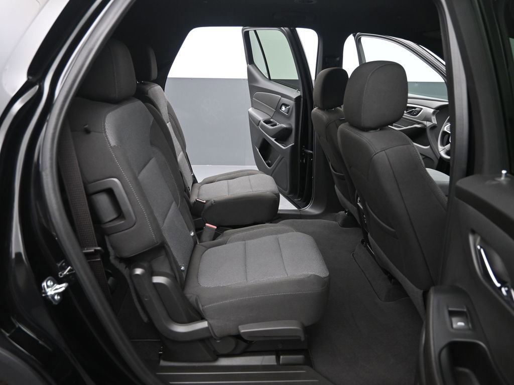 Used 2023 Chevrolet Traverse LT image 16