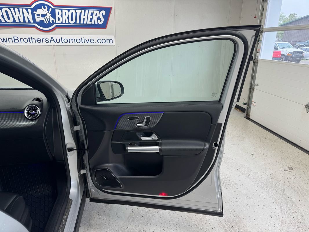 Used 2021 Mercedes-Benz GLA 250 4MATIC w/ Premium Package image 28