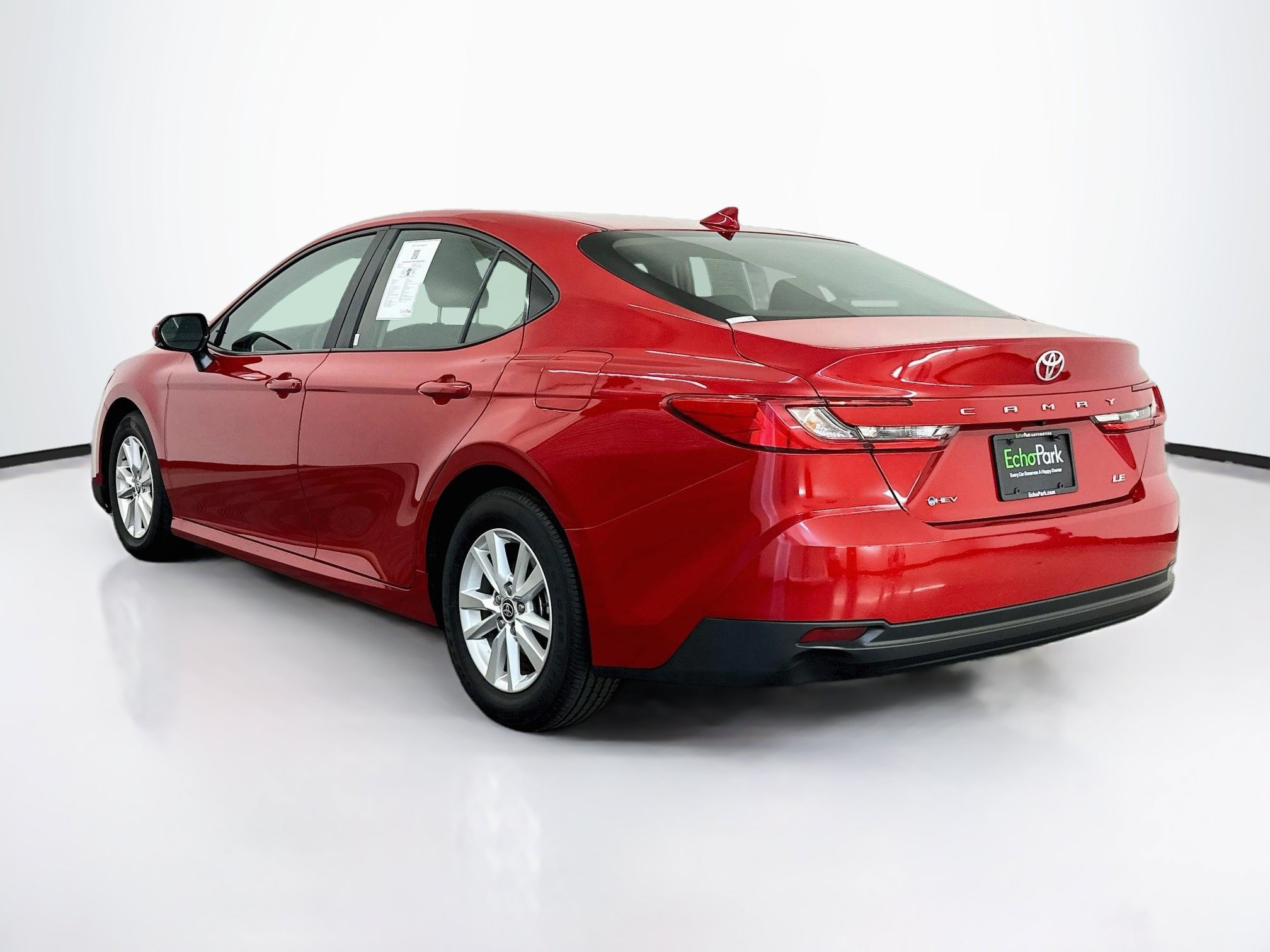 Used 2025 Toyota Camry LE FWD image 5
