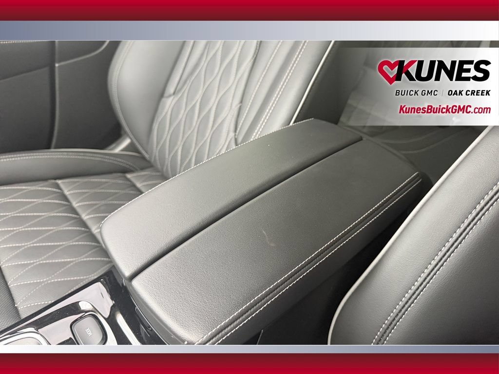 Used 2023 Buick Envision Avenir AWD/4WD image 30