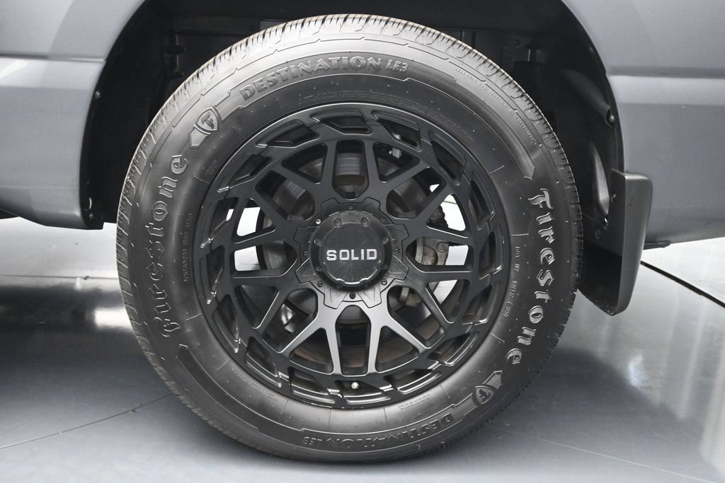 Used 2019 Nissan Titan SV w/ SV Convenience Package RWD image 22