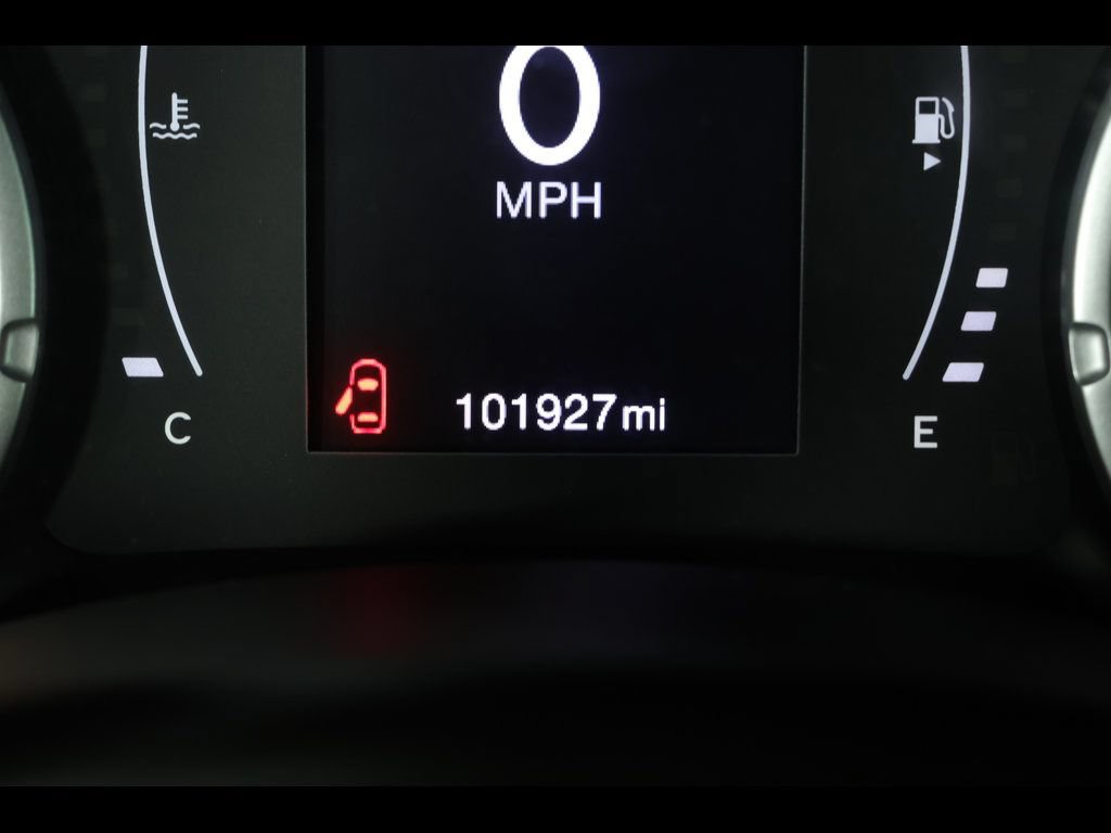 Used 2015 Jeep Renegade Latitude w/ Cold Weather Group FWD image 20