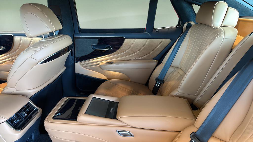 Certified 2025 Lexus LS 500 AWD w/ Luxury Package image 16