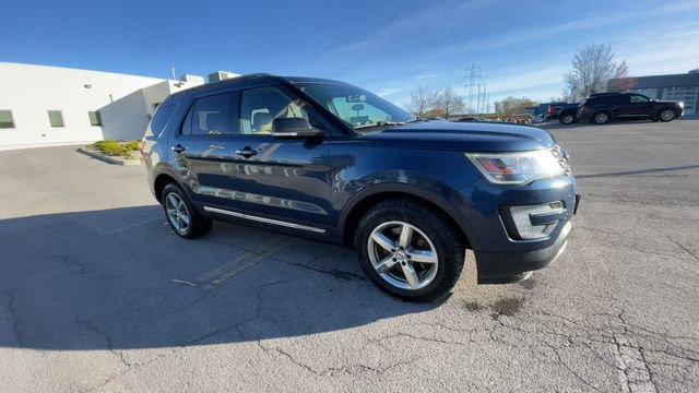 Used 2017 Ford Explorer XLT w/ Equipment Group 202A AWD/4WD image 2