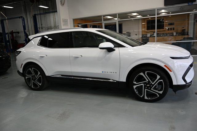 New 2026 Chevrolet Equinox EV LT w/ Convenience Package II image 4