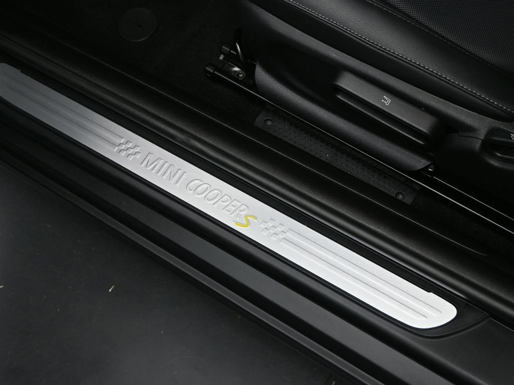 Used 2020 MINI Cooper SE w/ 6.5" Touchscreen Package image 9