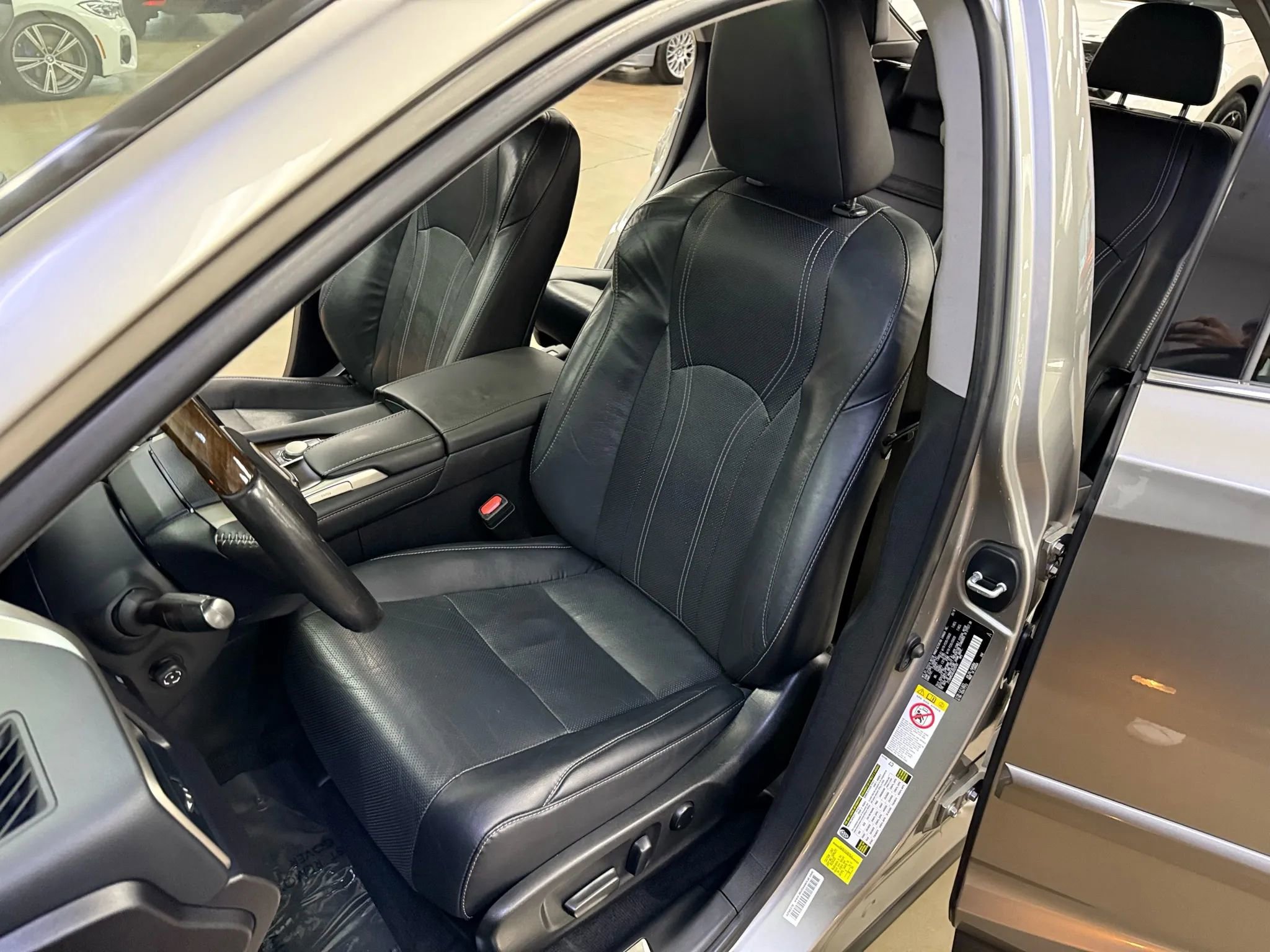 Used 2018 Lexus RX 450h AWD w/ Premium Package image 11