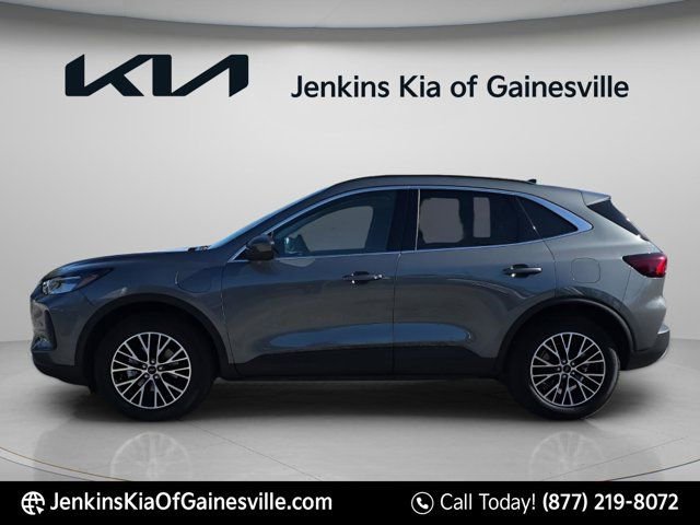 Used 2025 Ford Escape SE image 4