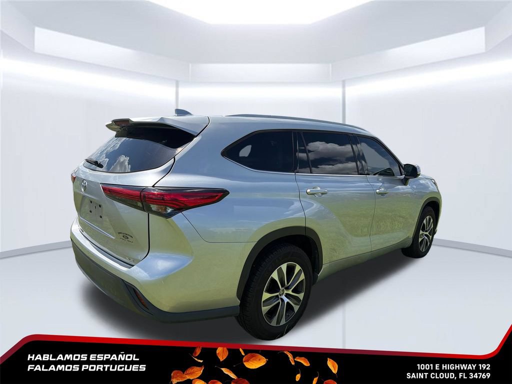 Used 2022 Toyota Highlander XLE FWD image 5