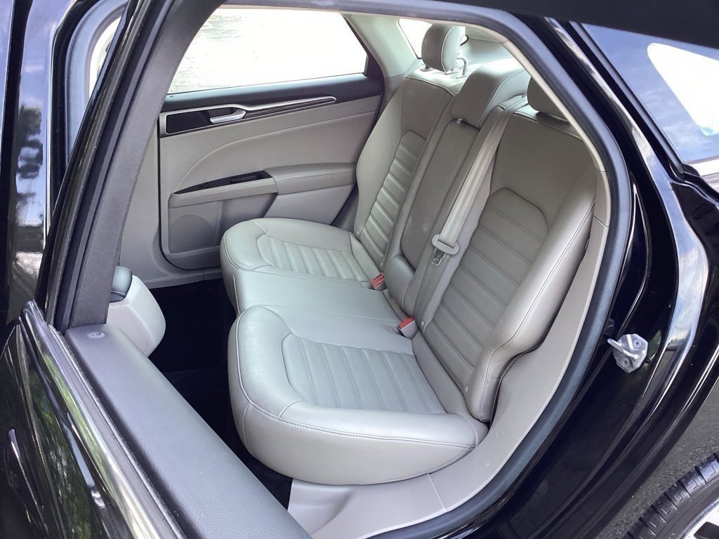 Used 2017 Ford Fusion SE image 33