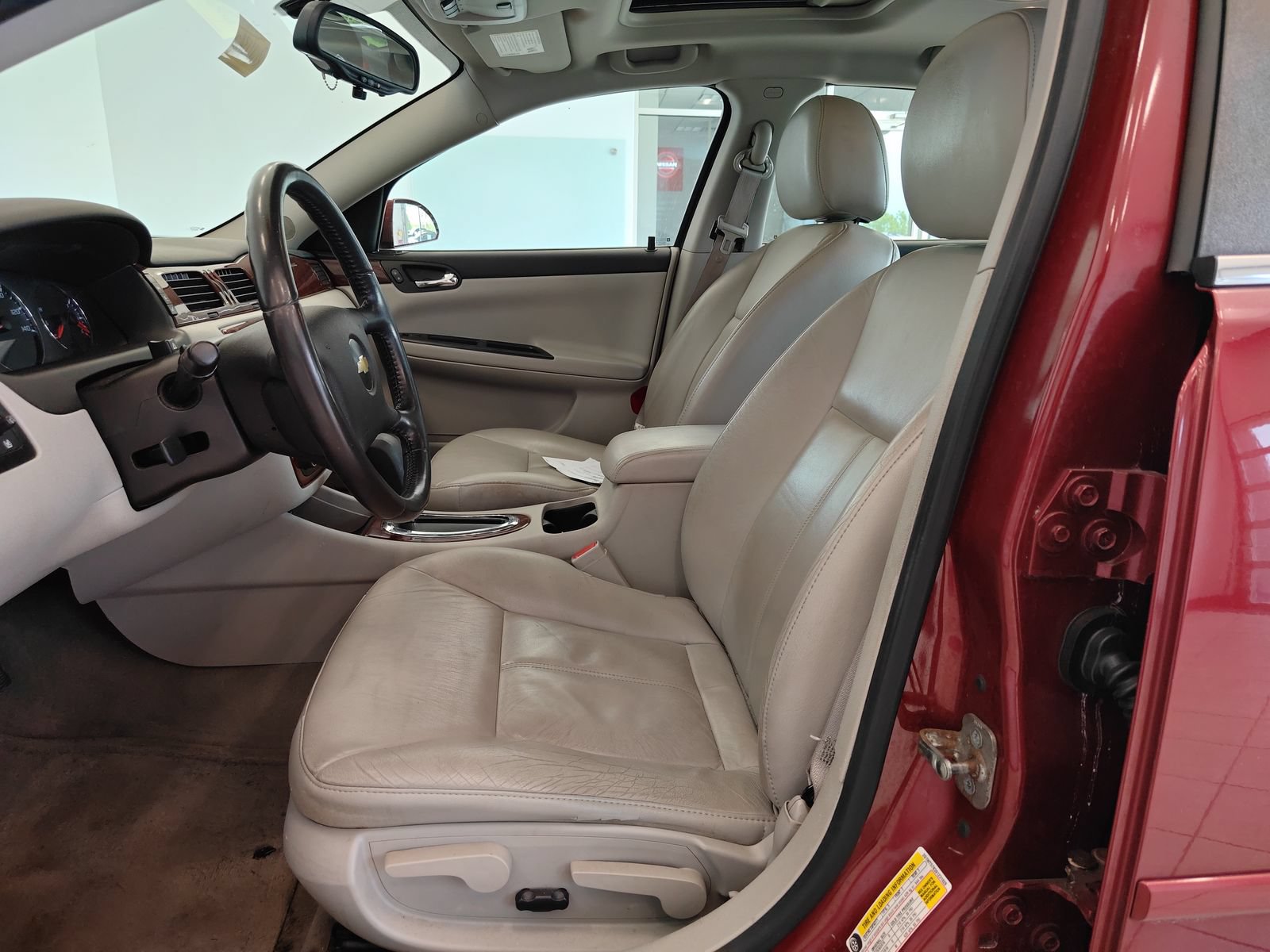 Used 2009 Chevrolet Impala LT w/ Luxury Edition Package FWD image 9