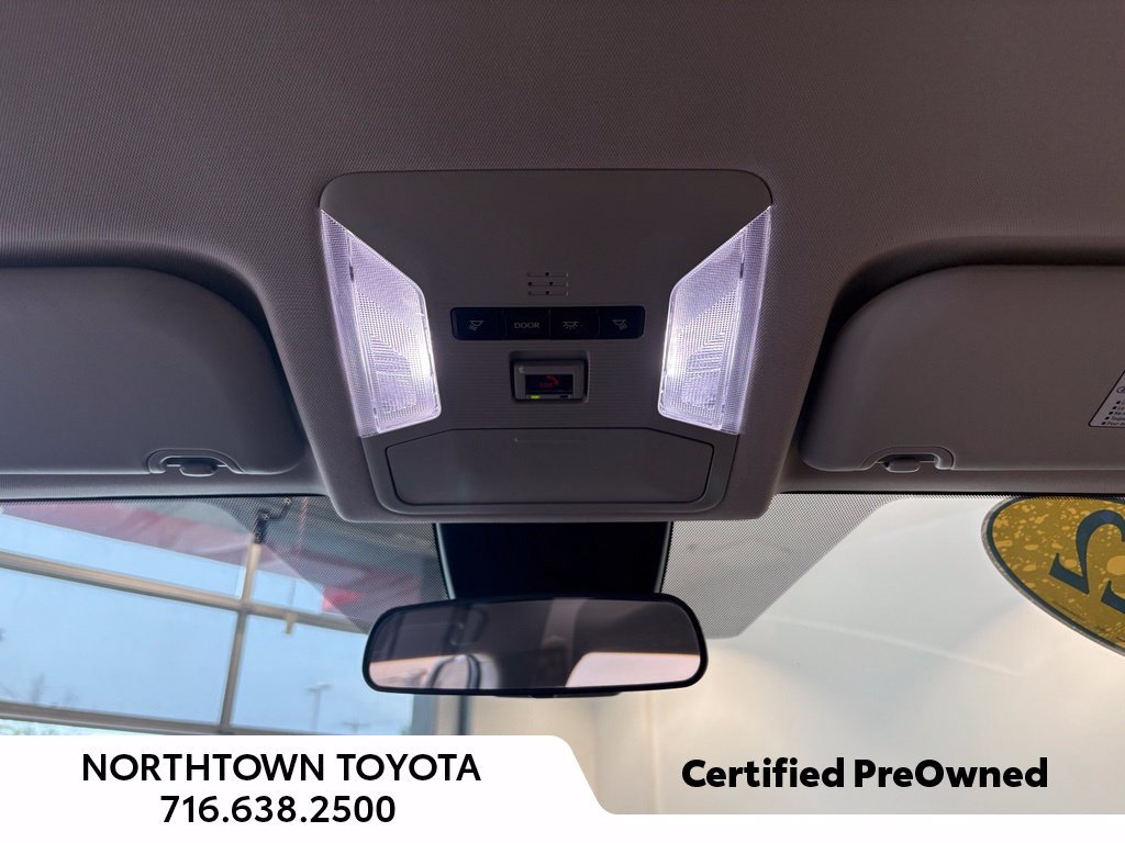 Used 2022 Toyota RAV4 LE w/ Carpet Mat Package (TMS) AWD/4WD image 17