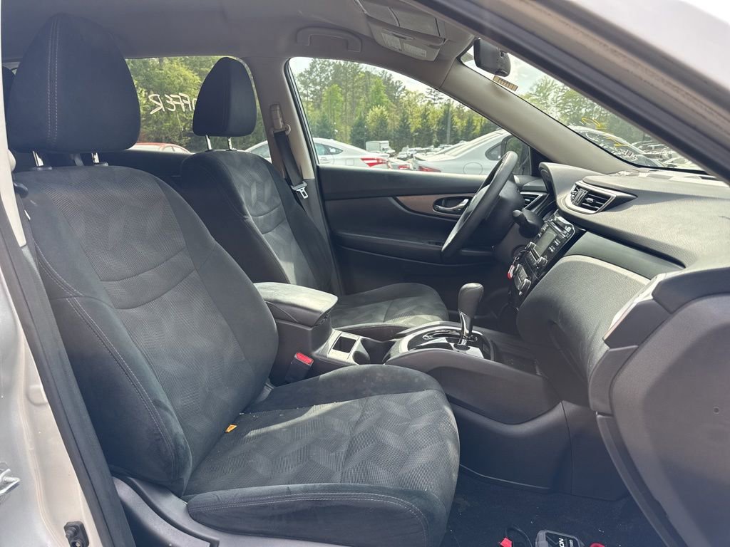 Used 2016 Nissan Rogue S w/ S Family Package image 9