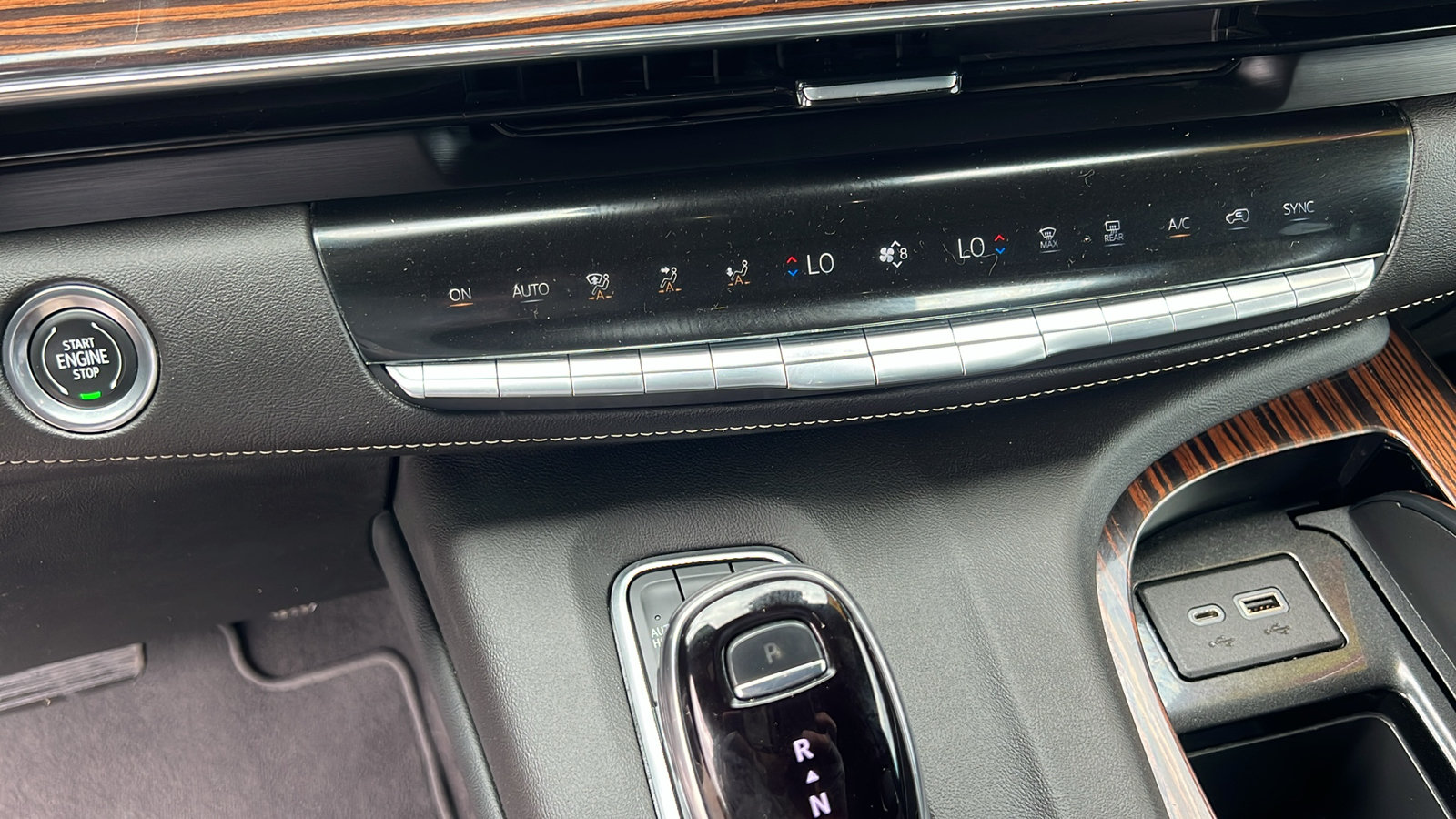 Used 2022 Cadillac Escalade ESV Luxury AWD/4WD image 25