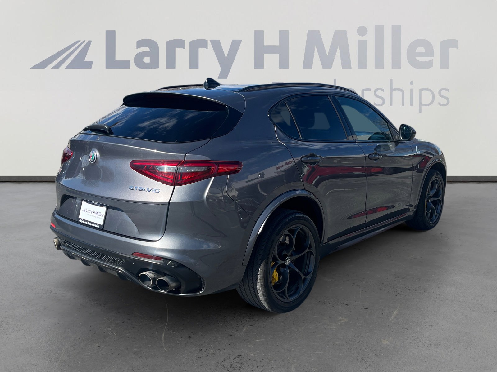 Used 2019 Alfa Romeo Stelvio Quadrifoglio w/ Driver Assist Dynamic Package image 5