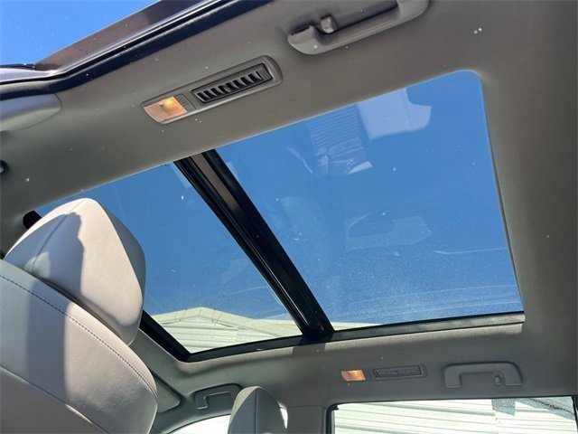 Used 2017 Toyota Highlander AWD V6 image 18